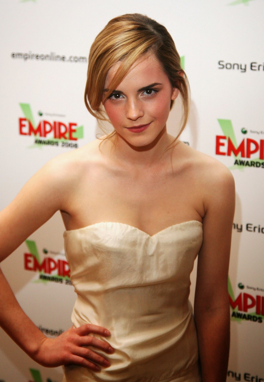 E64sudUX Emma Watson 31.jpg